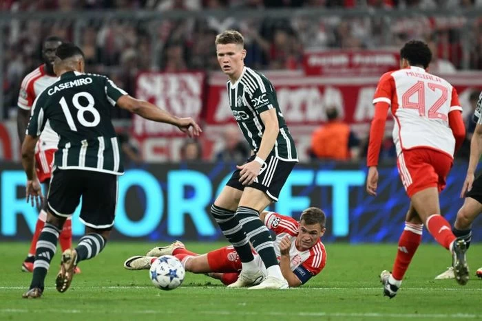 Casemiro lập cú đúp cho M.U ở lượt đi thua 3-4 Bayern Munich