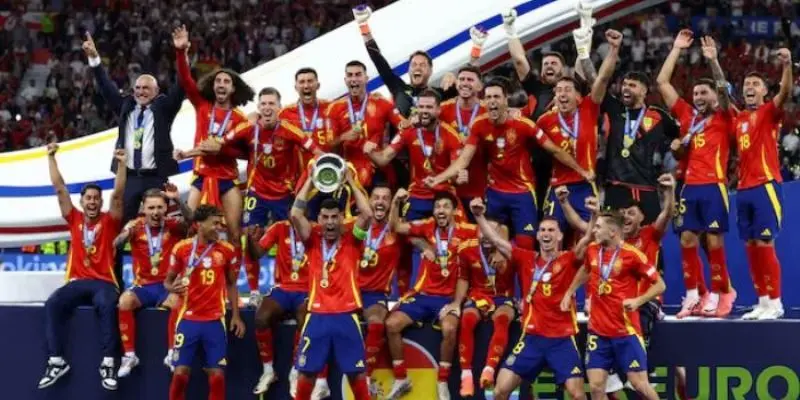 Tuyển Tây Ban Nha vô địch Euro 2024 rất xứng đáng nhờ nỗ lực vượt khó của tập thể có tinh thần đồng đội tuyệt vời